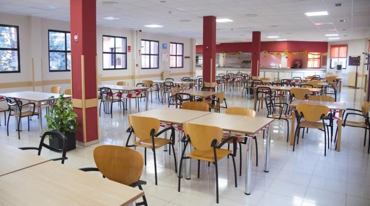 La cafetería, cerrada, en el Centro de Mayores de Usera