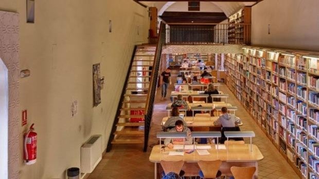 Unidas por Torrijos pide homenajear a Almudena Grandes renombrando la biblioteca