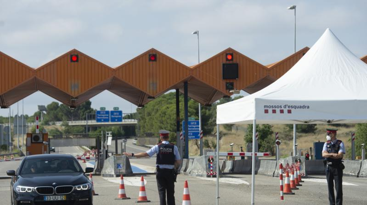 Control de los Mossos d'Esquadra, durante la pandemia, en verano de 2020