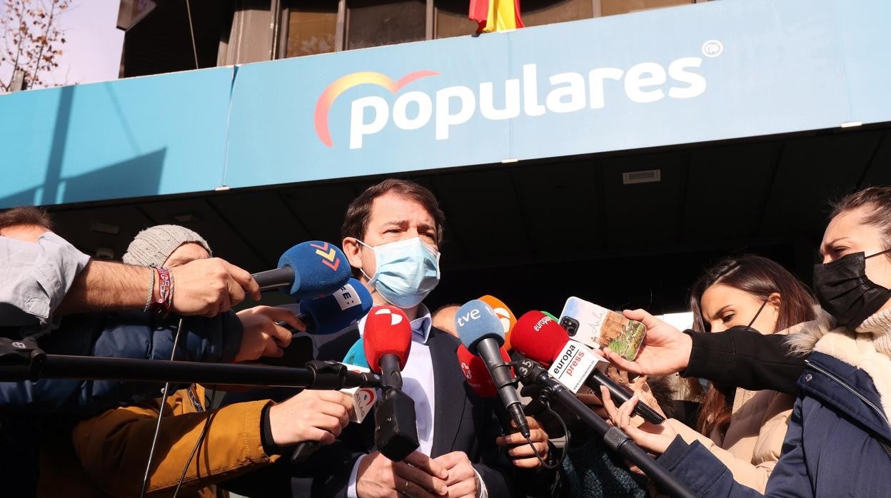 Mañueco antes de asistir al Comité Ejecutivo Nacional del PP en Madrid