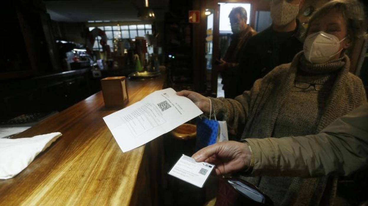 Es obligatorio presentar el passCovid en las cafeterías y restaurantes a todas horas