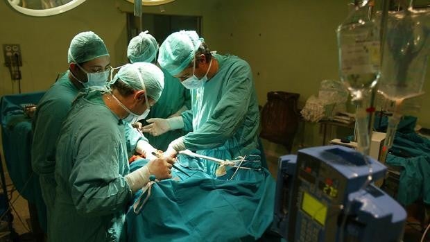 El Colegio de Médicos, preocupado por las listas de espera,  se ofrece para buscar a una solución