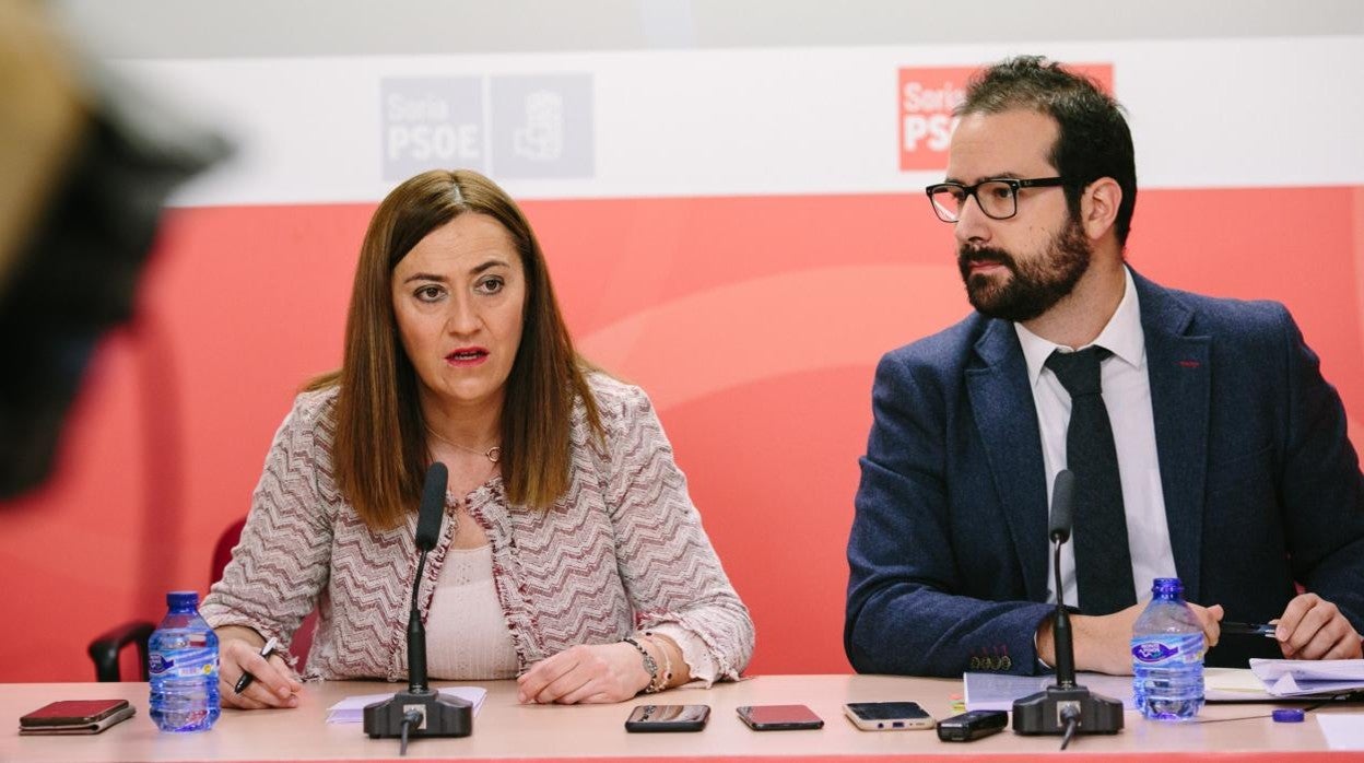 Virgnia Barcones y Ángel Hernández en una rueda de prensa en una imagen de archivo