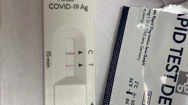 La vacunación contra el coronavirus reduce a la mitad los ingresos con el triple de incidencia que hace un año en Valencia