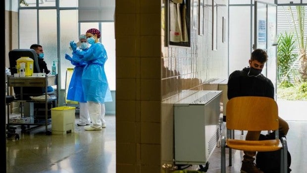 Cataluña detecta los primeros casos de flurona, la infección simultánea de gripe y Covid