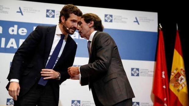 Aznar aconseja a Casado que haga más propuestas y se apoye en los gobiernos autonómicos para crecer