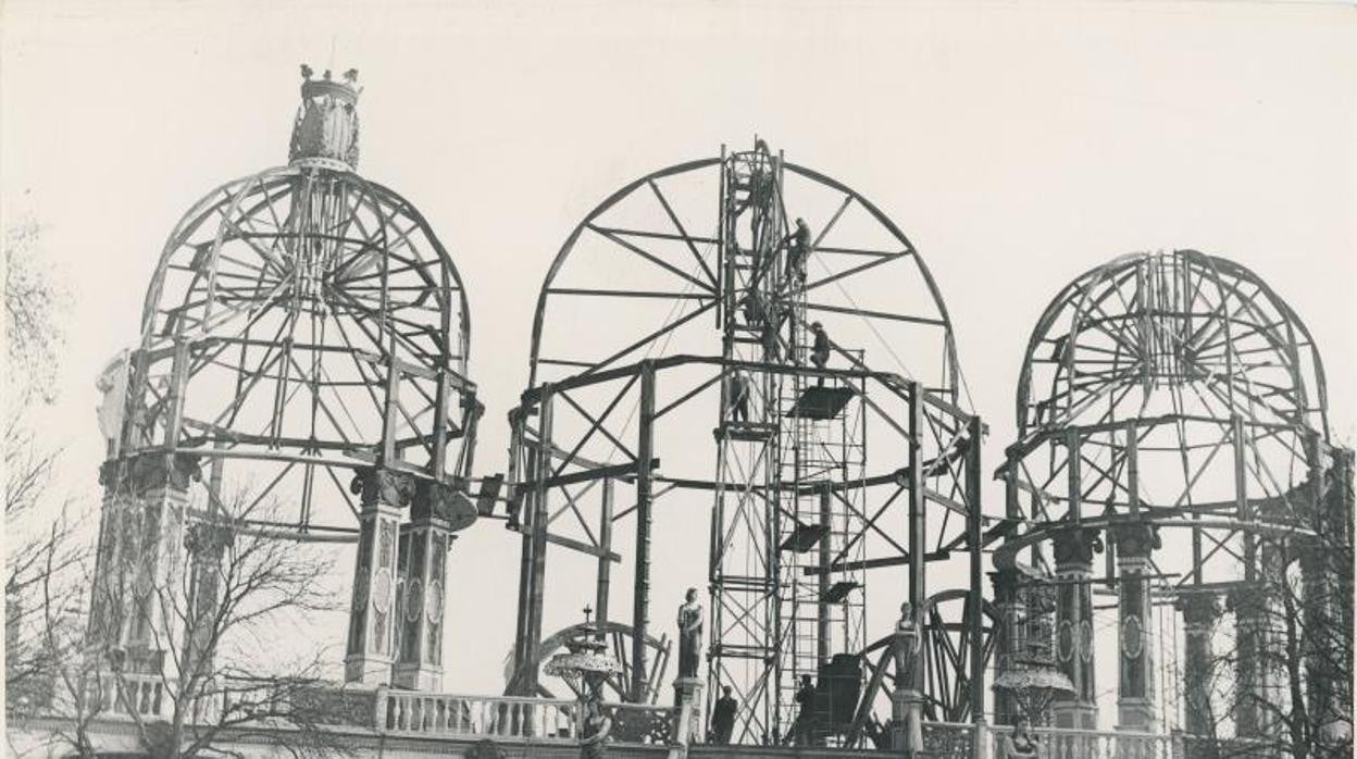 El Parque de Atracciones de Viena, reproducido en el estanque -desecado para la ocasión- de El Retiro