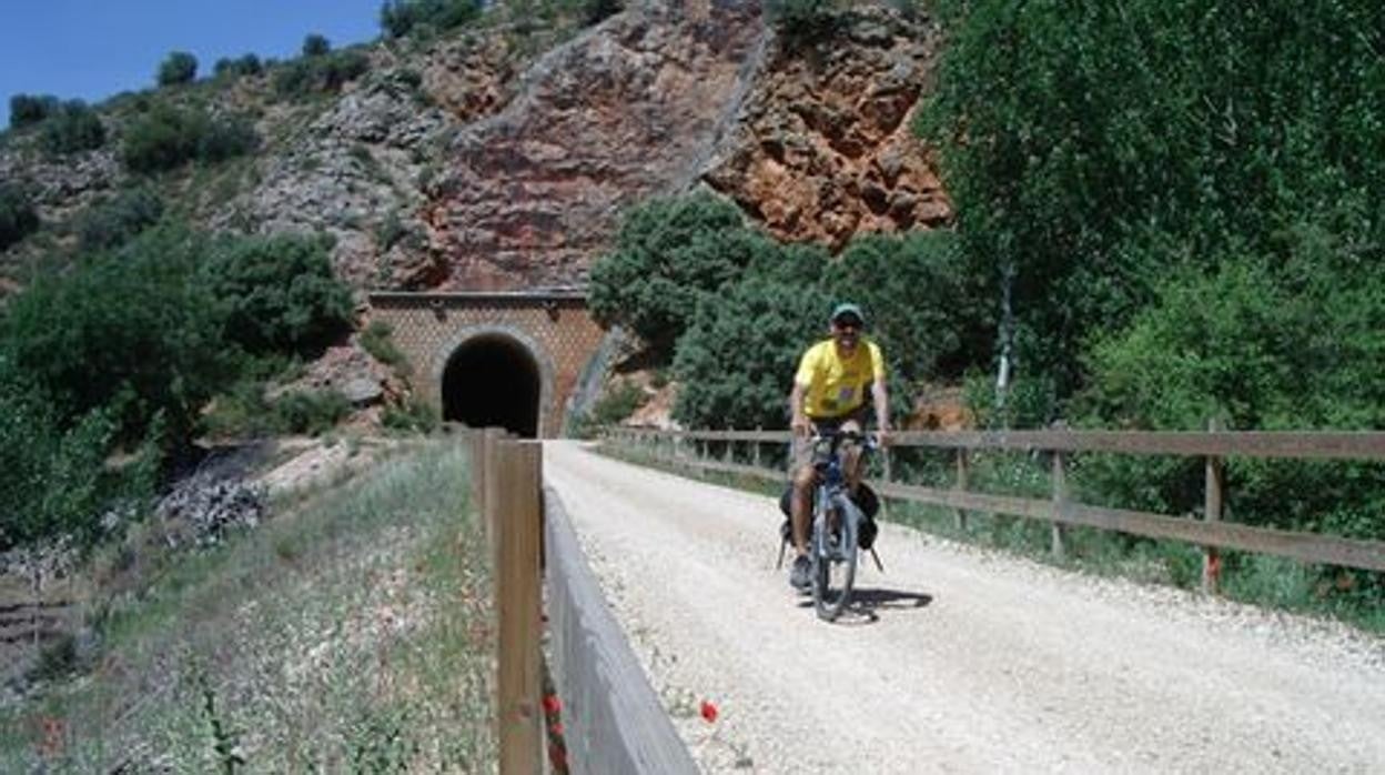 En la imagen de archivo, uno de los participantes en esta prueba que transcurre por la Sierra de Alcaraz