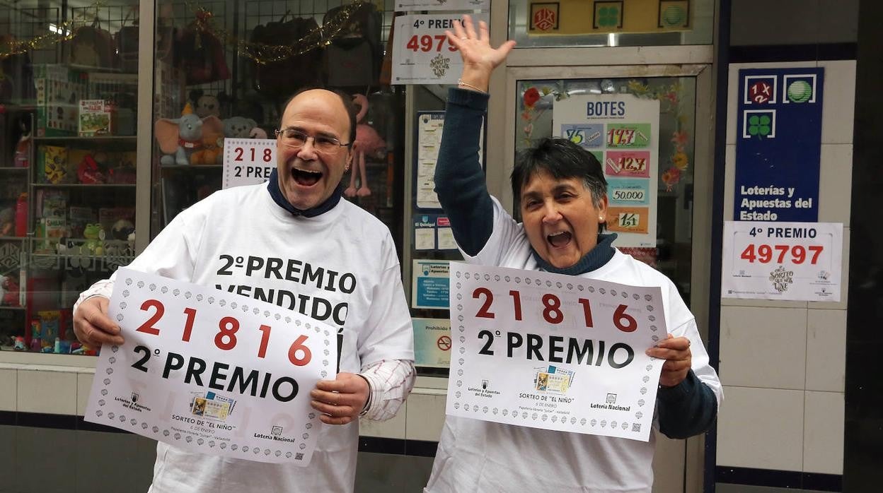 Los propietarios del punto de venta donde se vendió el segundo Premio de la Lotería de El Niño en 2020