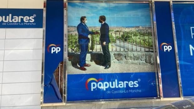 Denuncian destrozos en parte de la fachada de la sede del PP en el barrio de Santa Teresa