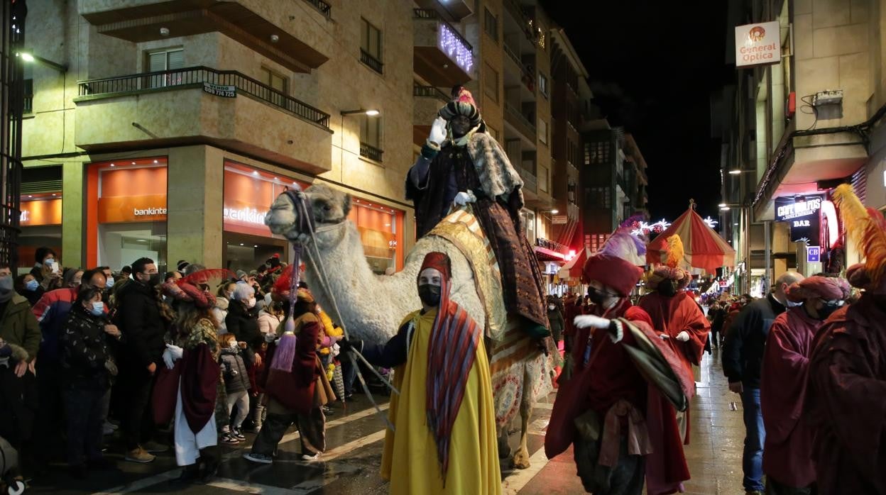 El rey Baltasar sobre un dromedario en la cabalgata de este año en Zamora