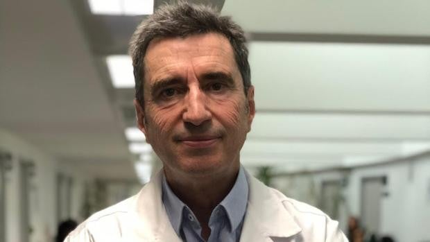 José Luis Muíños, miembro del comité: «El pico de la ola llegará a mitad de mes, y los casos caerán muy rápido»