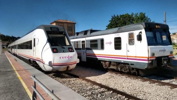 La muerte de una persona arrollada por un tren deja 267 pasajeros afectados