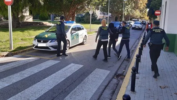 Dos detenidas por robar tarjetas bancarias y sacar 7.700 euros en la localidad valenciana de Sueca