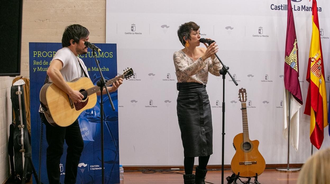 Actuación de Karmento, una de las artistas articipantes en la temporada 'Primavera 22' de la Red de Artes Escénicas y Musicales de Castilla-La Mancha