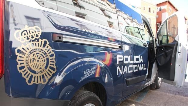 Detienen a una joven de 19 años tras abofetear a su madre por no dejarle salir de casa al tener covid en Valencia