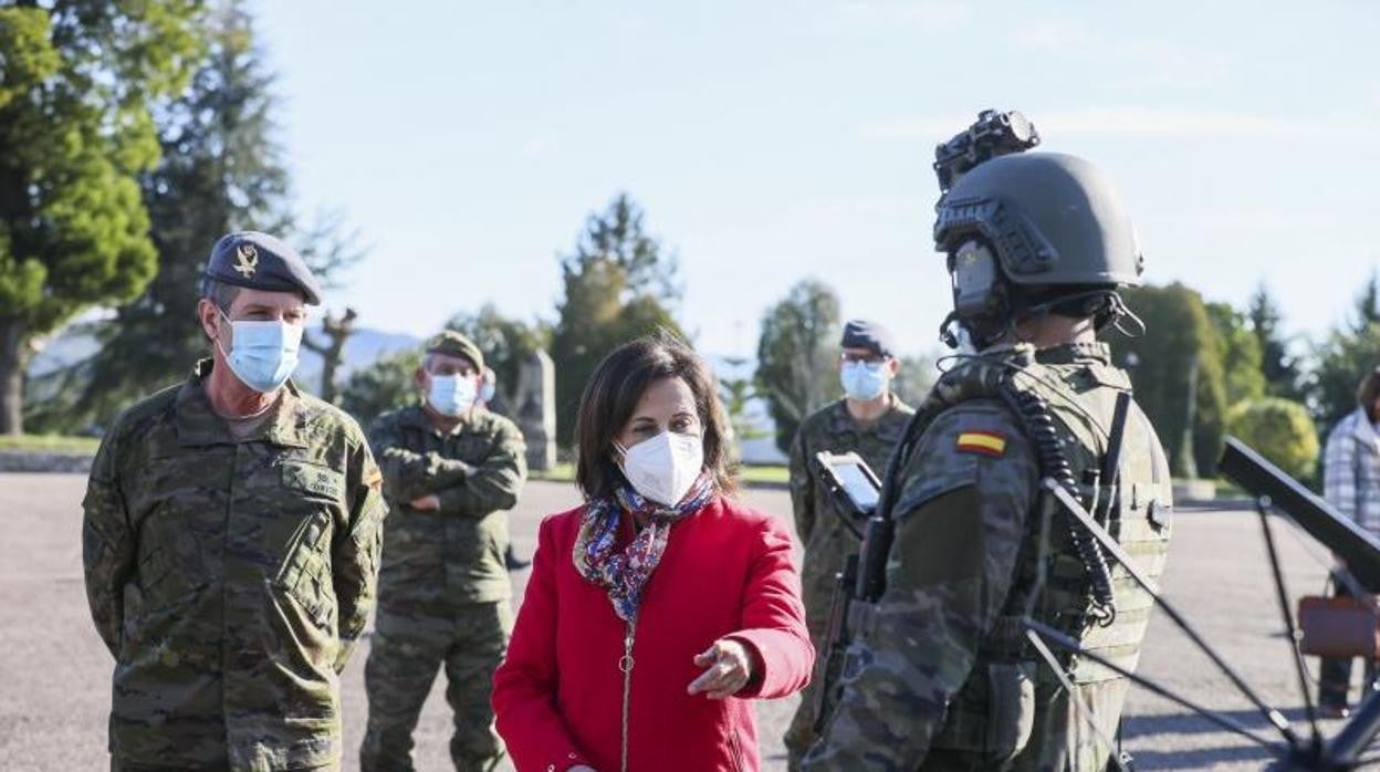 Robles visita la Base General Morillo de la Brilat, en Pontevedra