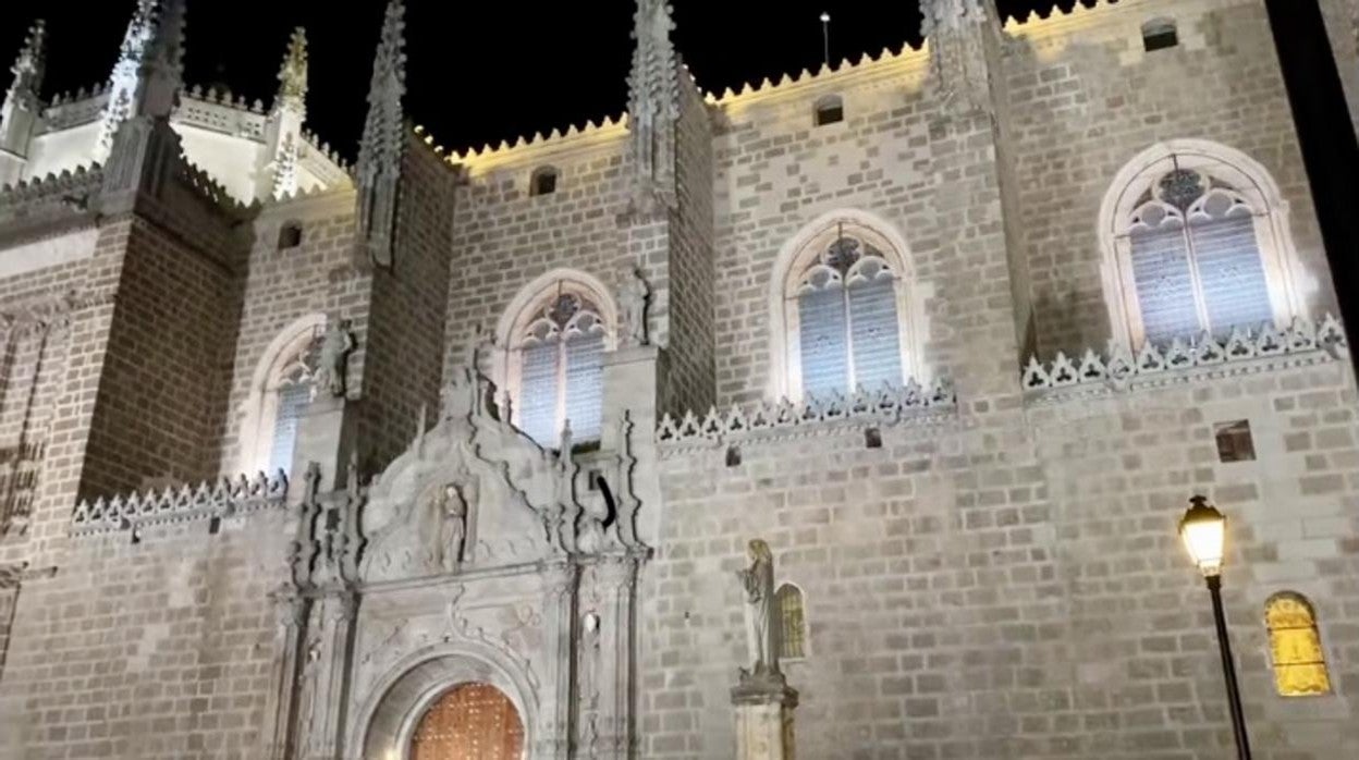 La vieja iluminación del monasterio será pronto sustituida por otra más luminosa