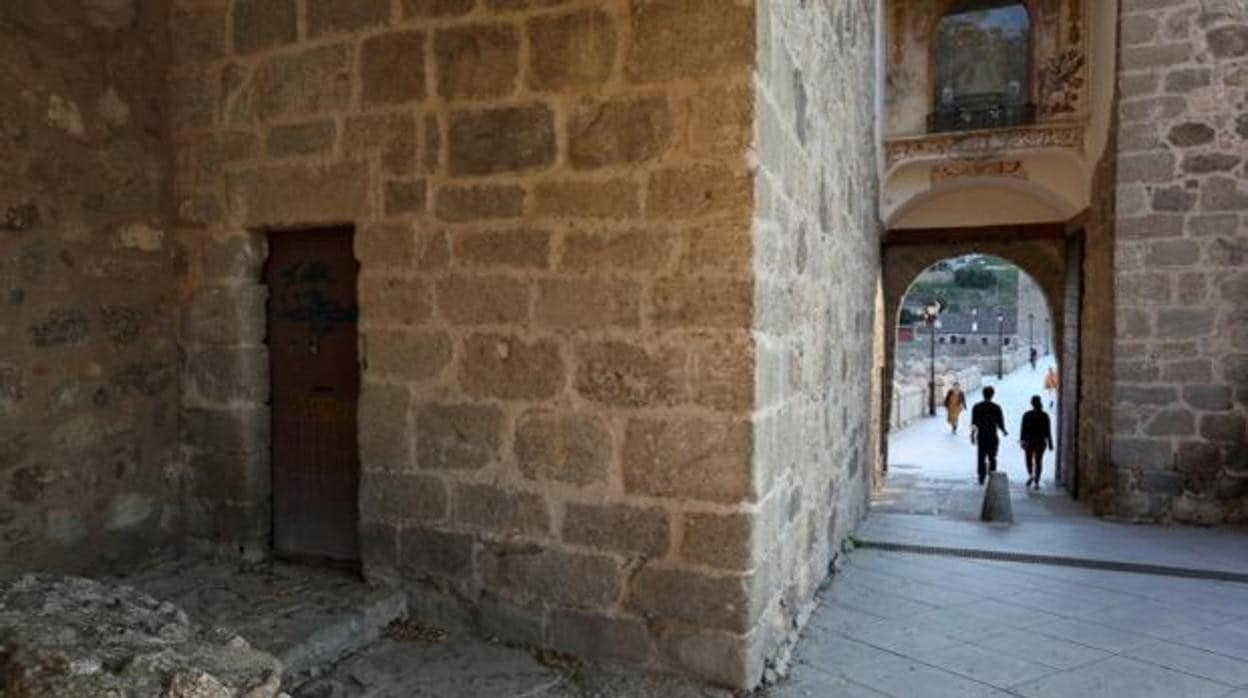 Puerta inferior del torreón del Puente de San Martín por donde sacaron el cuerpo de Gema Rodríguez Sánchez