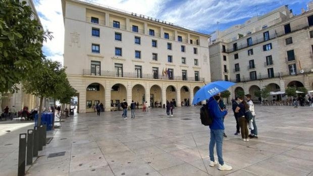 Condenada una joven a 40 años de prisión por el asesinato de sus dos bebés recién nacidos en Elche