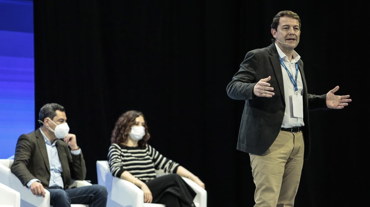 Alfonso Fernández Mañueco junto a Isabel Díaz Ayuso y Juanma Moreno durante el Congreso del PP de Castilla y León