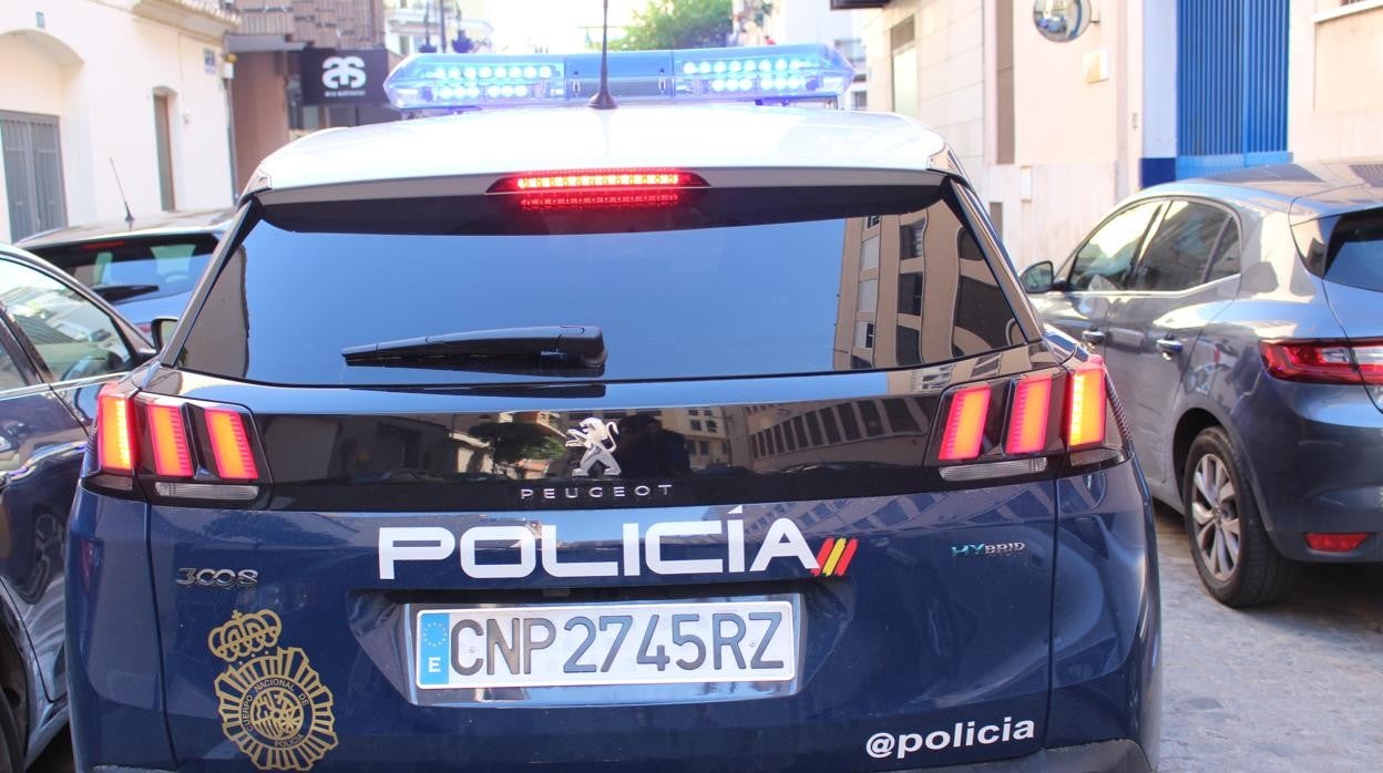 Imagen de recurso de un coche patrulla de la Policía Nacional en Valencia