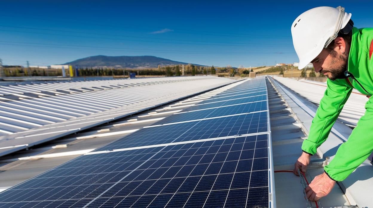 Feníe Energía compra con ID Energy Group 11 parques fotovoltaicos en Albacete y Ciudad Real