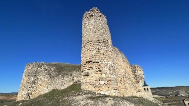 Las ruinas del castillo de Cogolludo (Guadalajara) salen a la venta por 500.000 euros