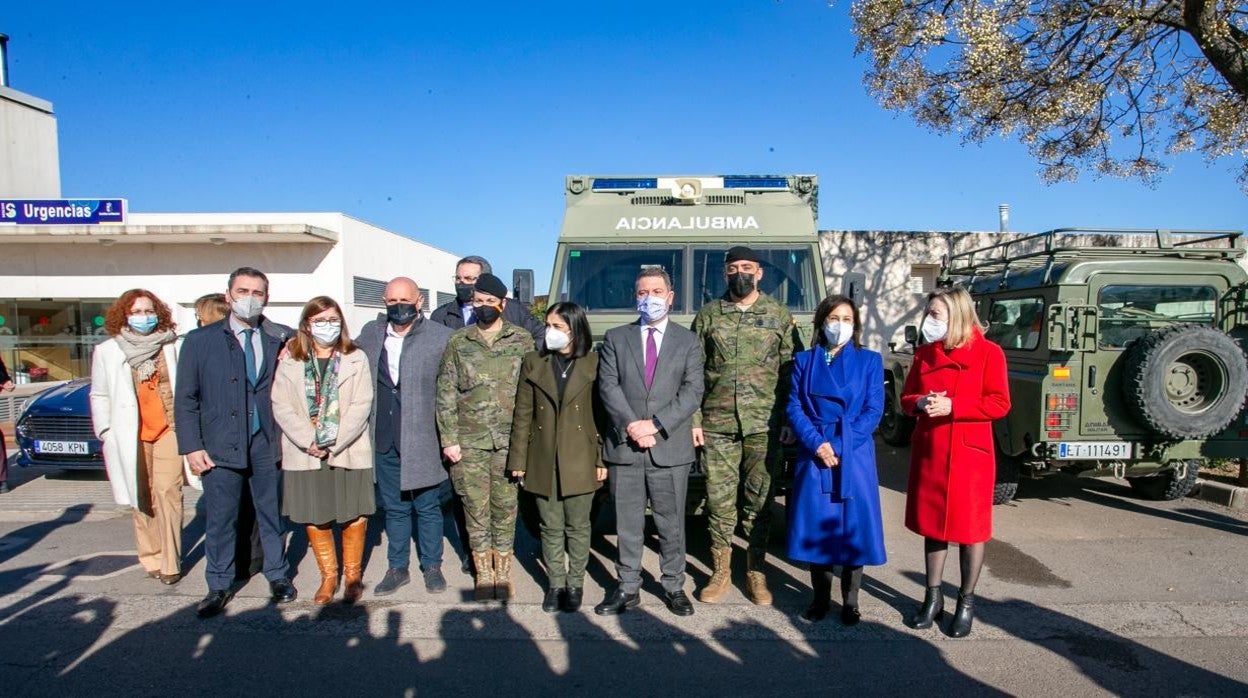 García-Page junto a las ministras de Defensa y Sanidad, Margarita Robles y Carolina Darias, en un acto público desde Corral de Calatrava (Ciudad Real)