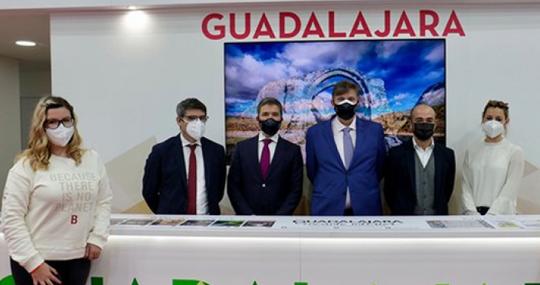 Responsables municipales durante la presentación del programa de Guadalajara en Fitur