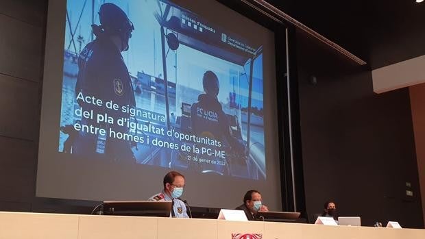 Los sindicatos avalan el plan de Interior para «feminizar» los Mossos