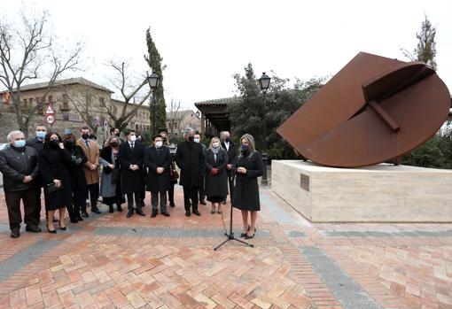 Toledo inaugura la escultura de Rafael Canogar en memoria de las víctimas del Covid