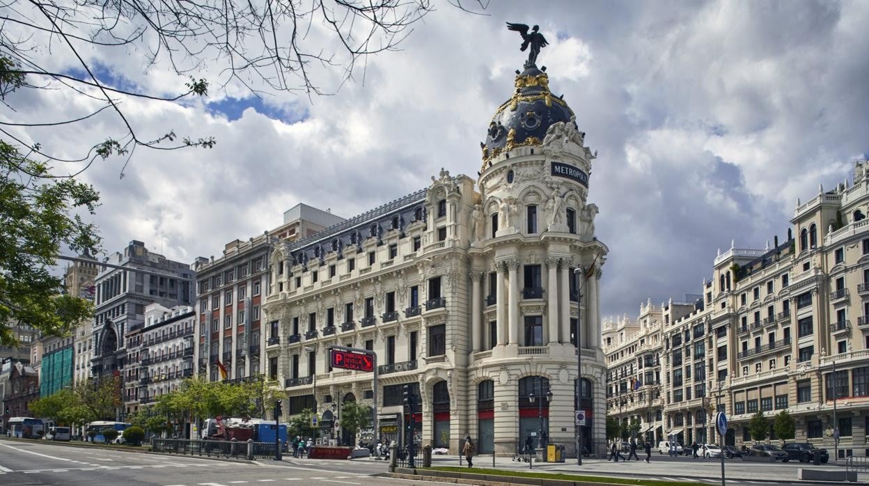 Exterior del edificio Metrópolis, comprado por el grupo Paraguas para convertirlo en hotel