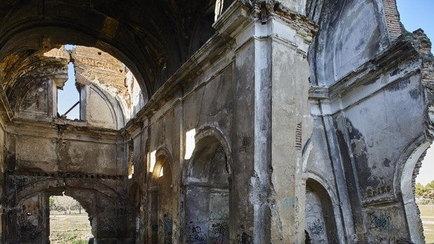 Ritos esotéricos y vandalismo en las ruinas de una iglesia del siglo XVII