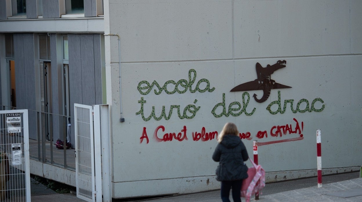 Pintadas en la escuela de Canet de Mar