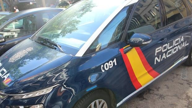 La Policía Nacional evita que se suicide una joven que se iba a tirar desde una azotea en Valencia