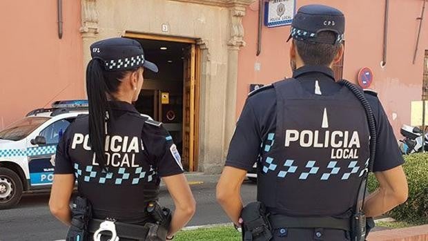 Detenido por huir de un accidente de tráfico y pegar una patada a un policía: «Atontados, sois una panda de gilipollas»