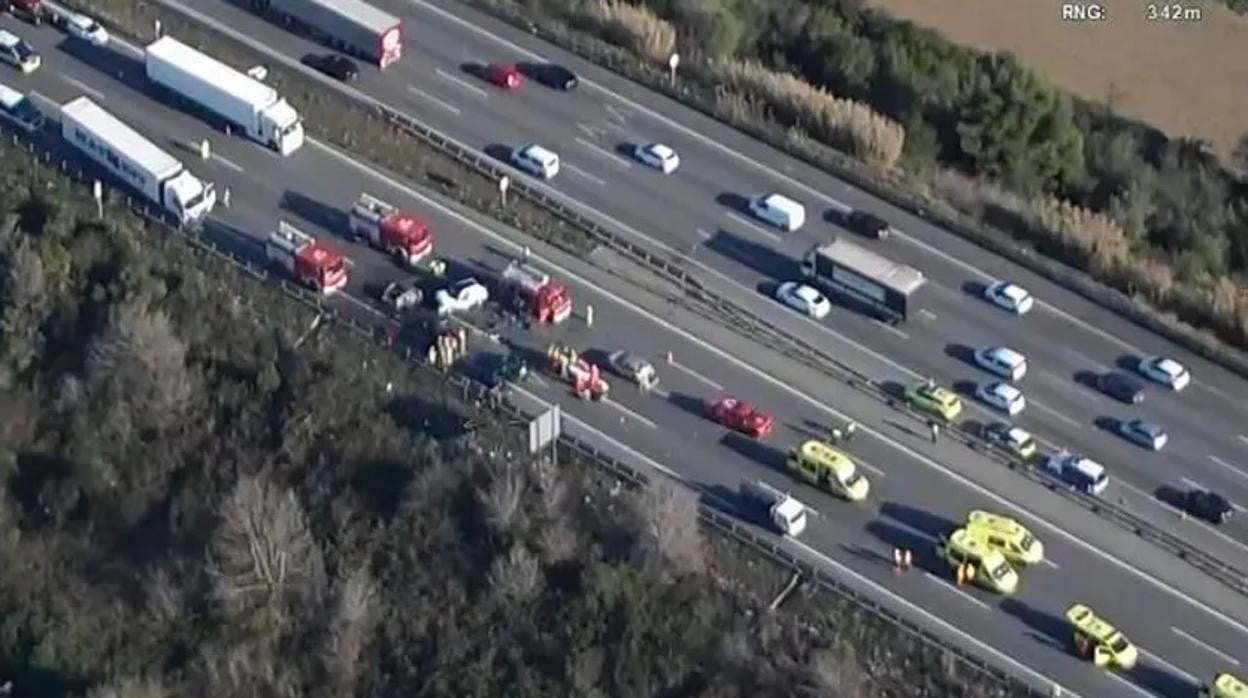 Accidente mortal en la AP-7 en Barcelona / TRÀNSIT