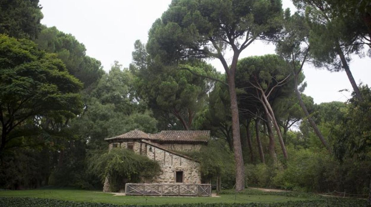 La «Casa de la Vieja», uno de los caprichos del parque de El Capricho