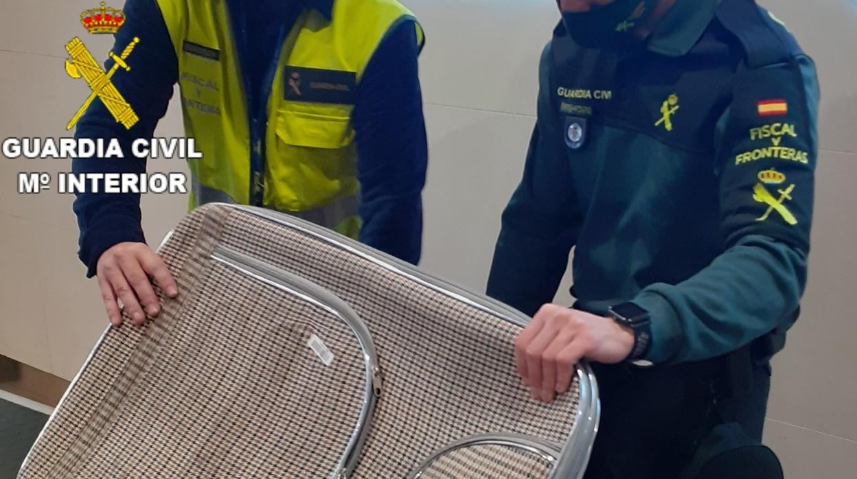 Imagen de la maleta con cocaína intervenida en el aeropuerto de Valencia