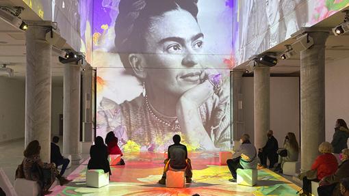 Frida Kahlo en el Palacio de Neptuno.