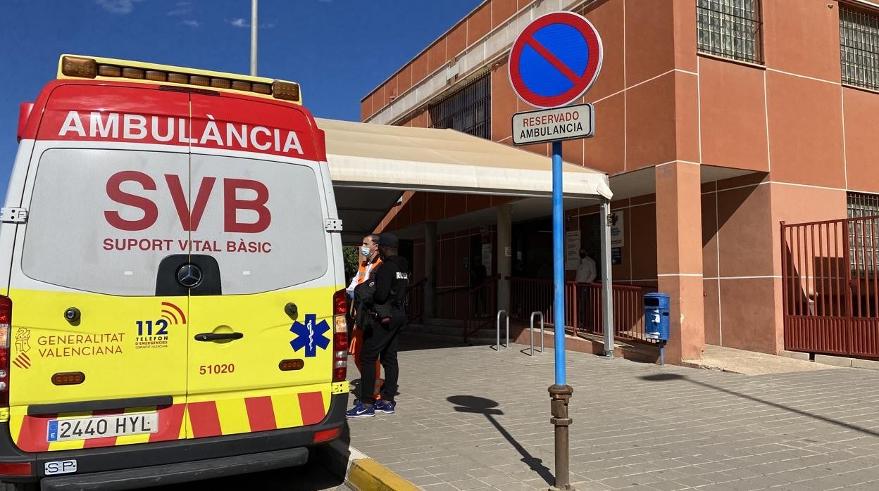 Imagen de archivo de una ambulancia de Soporte Vital Básico en Alicante