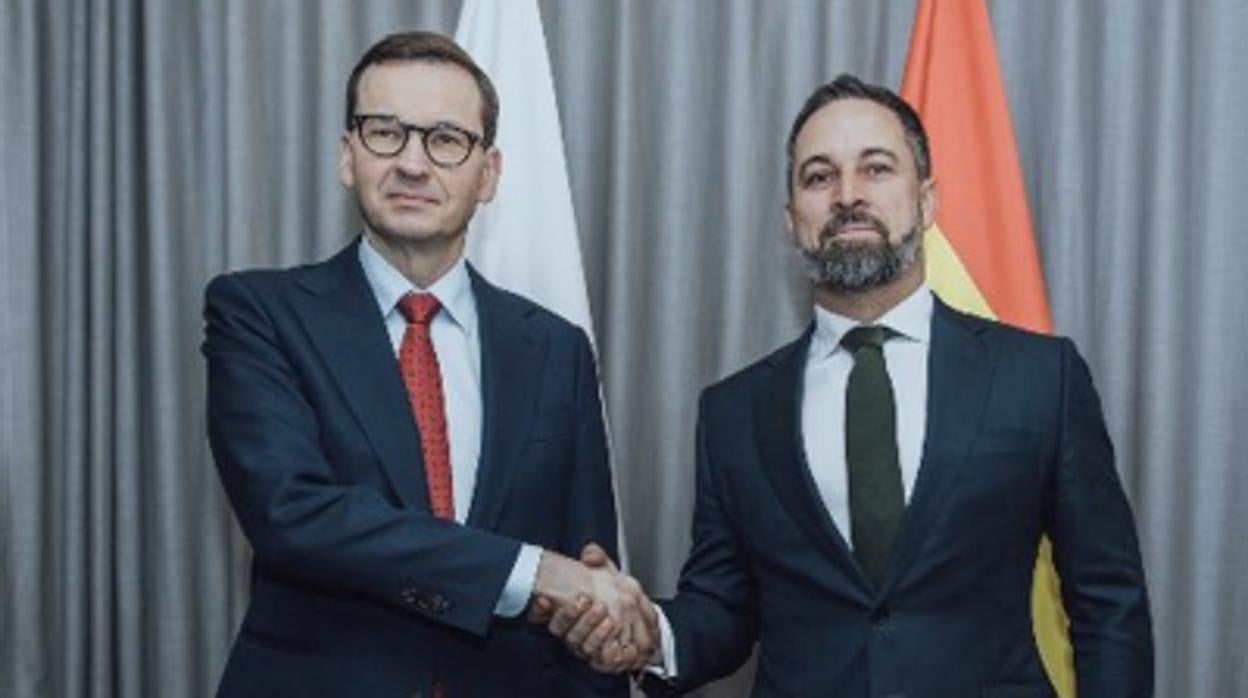 El presidente de Vox, Santiago Abascal, y el primer ministro de Polonia, Mateusz