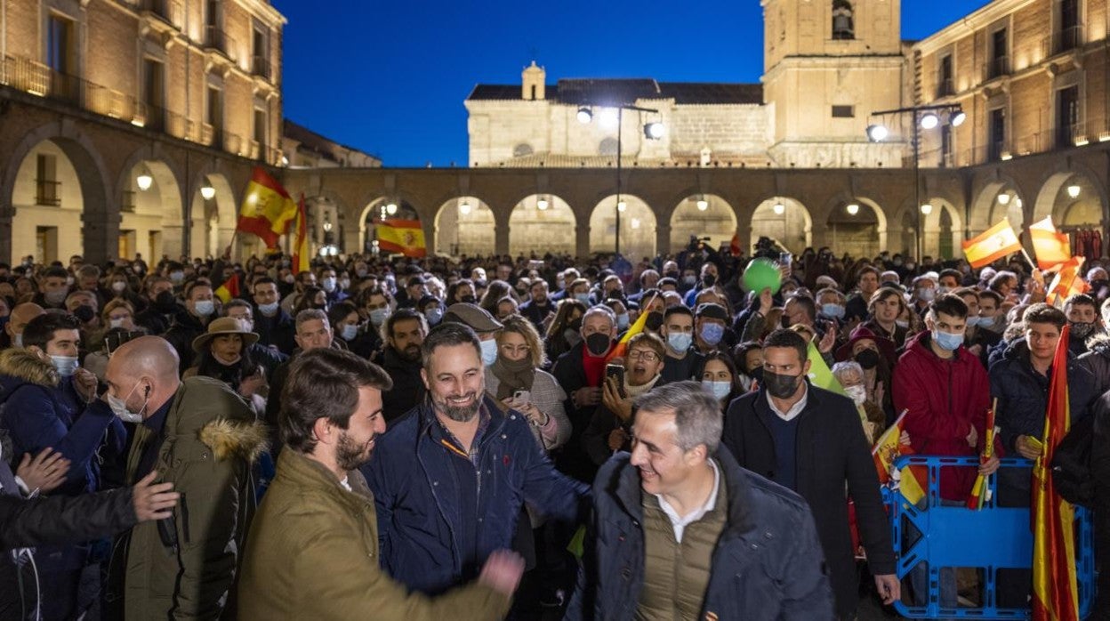 Santiago Abascal junto a Juan García-Gallardo y José Antonio Palomino en Ávila