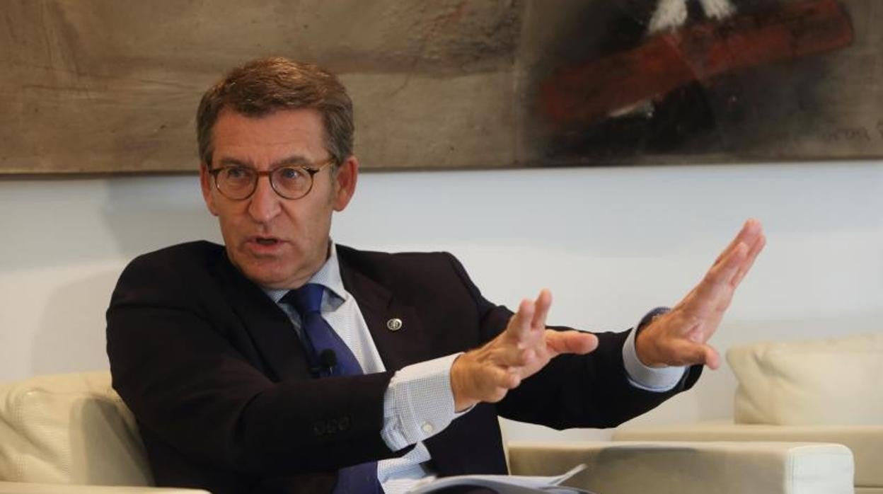 Alberto Núñez Feijóo, durante la entrevista