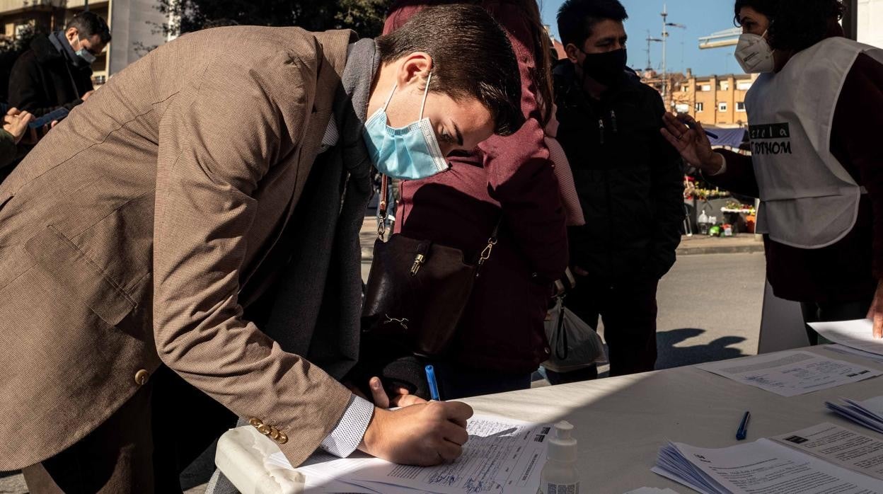 Carpa informativa de 'Escuela de todos'' en Vic /