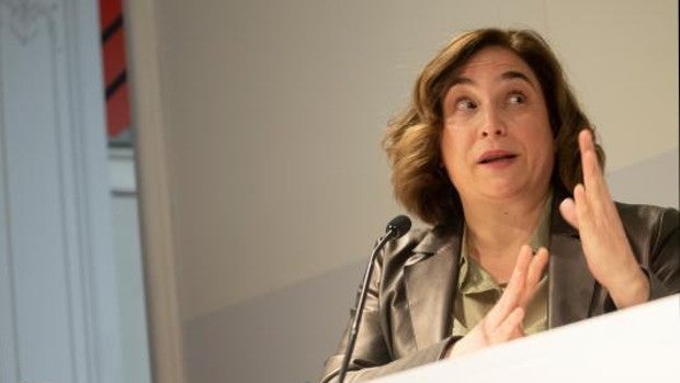 Colau vulneró el Código Ético del Ayuntamiento al contratar a dedo a la pareja de una concejal