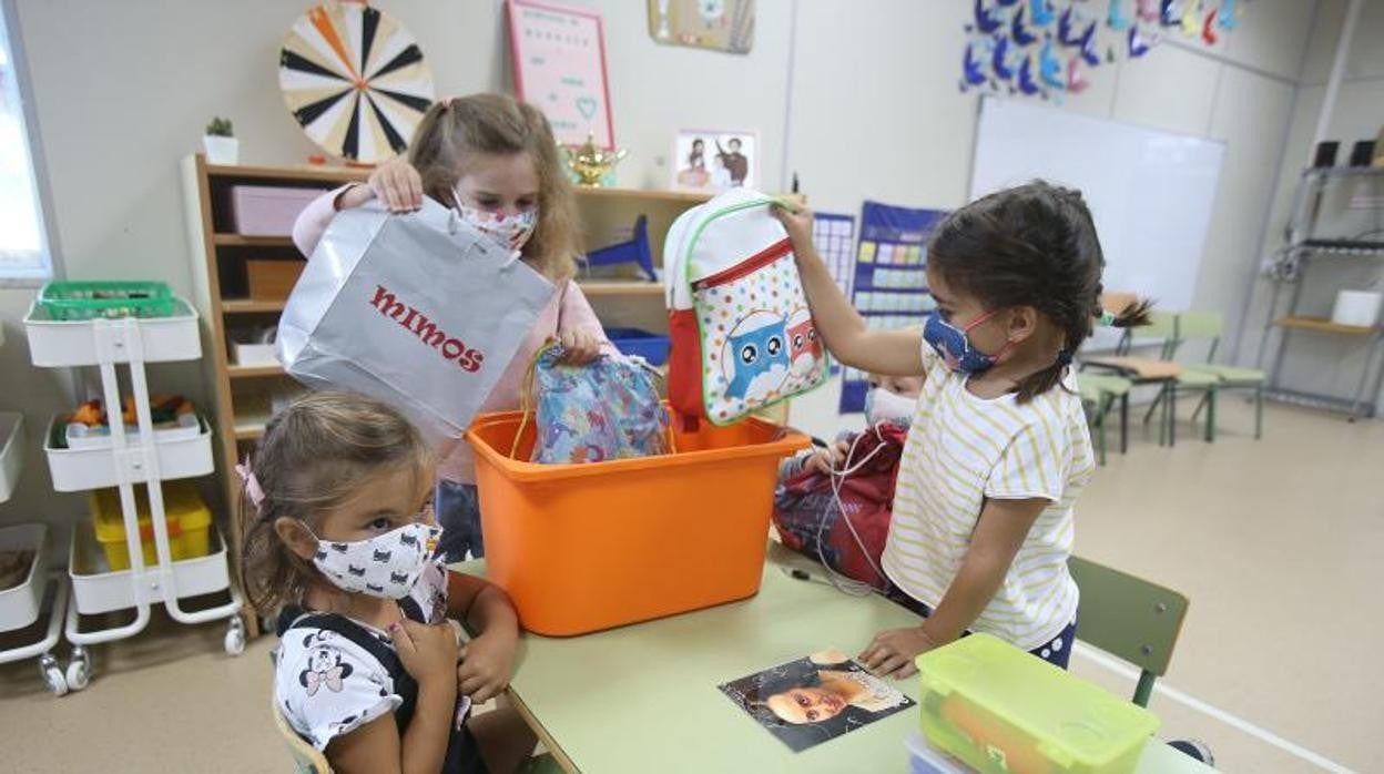 Niños de primaria en una escuela de Santiago de Compostela