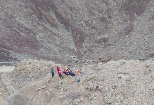 Rescate de una senderista en el cráter del volcán Calderón Hondo