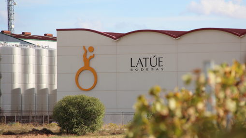 Instalaciones de Bodegas Latúe, en Villanueva de Alcardete (Toledo)